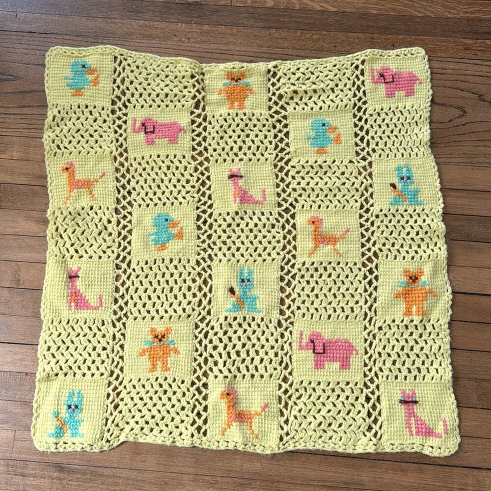 Vintage Handmade Yellow Crochet Knit Baby Blanket Animals Gender Neutral - Picture 2 of 8